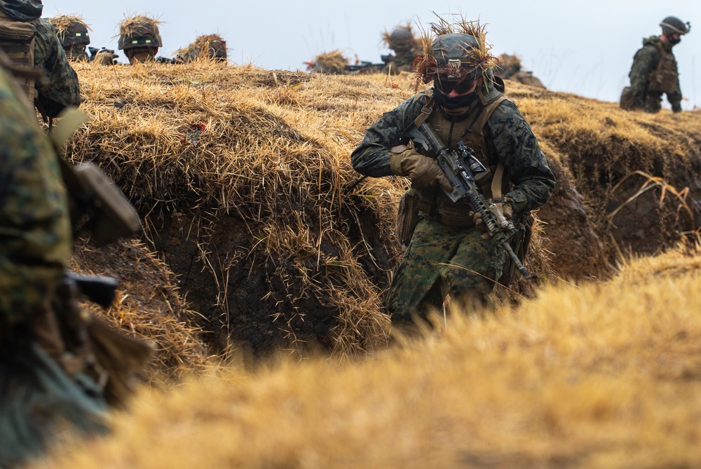 3/8 Marines and JGSDF troops exchange combat tactics during Forest Light 21