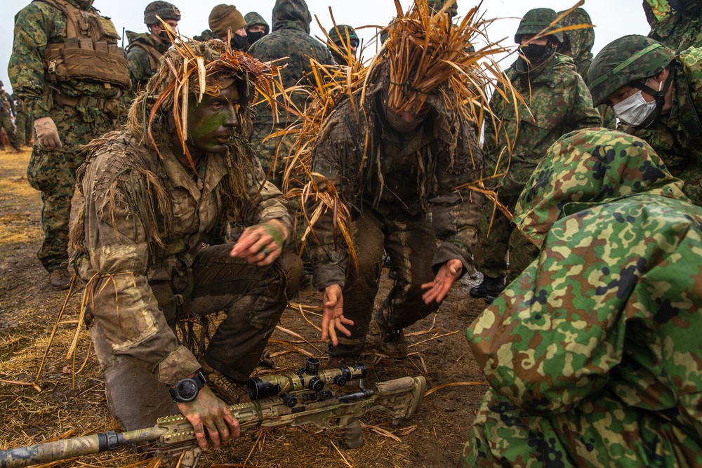 3/8 Marines and JGSDF troops exchange combat tactics during Forest Light 21