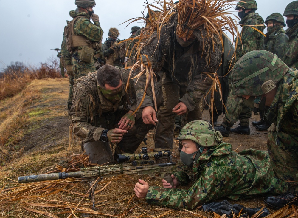 3/8 Marines and JGSDF troops exchange combat tactics during Forest Light 21