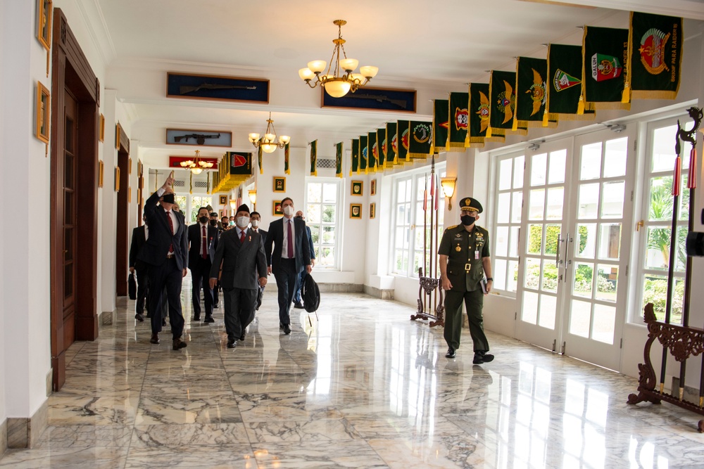 Acting Defense Secretary visits Indo-Pacific