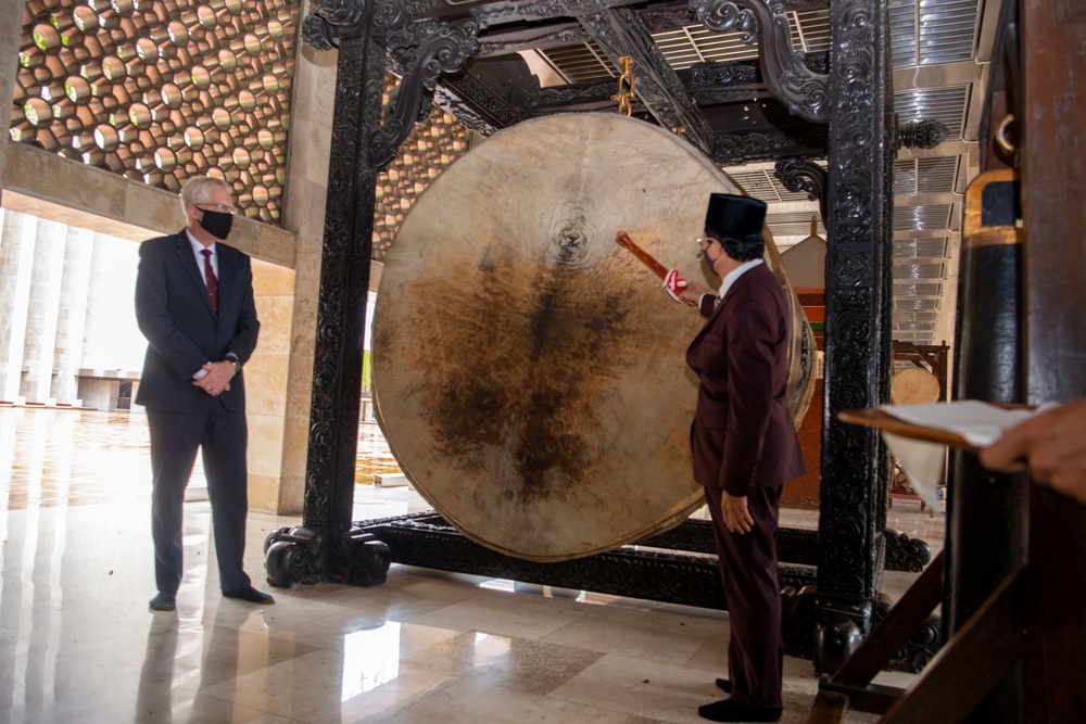 Acting Defense Secretary visits Indo-Pacific