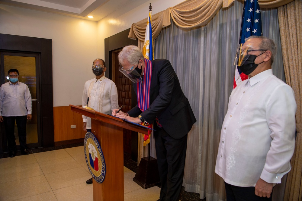 Acting Defense Secretary visits Indo-Pacific