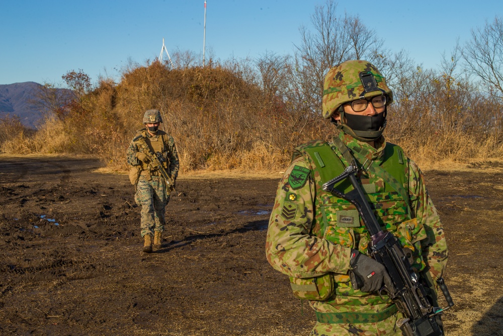 3/8 and JGSDF troops exchange patrol and infiltration tactics