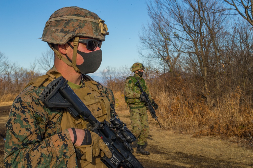 3/8 and JGSDF troops exchange patrol and infiltration tactics