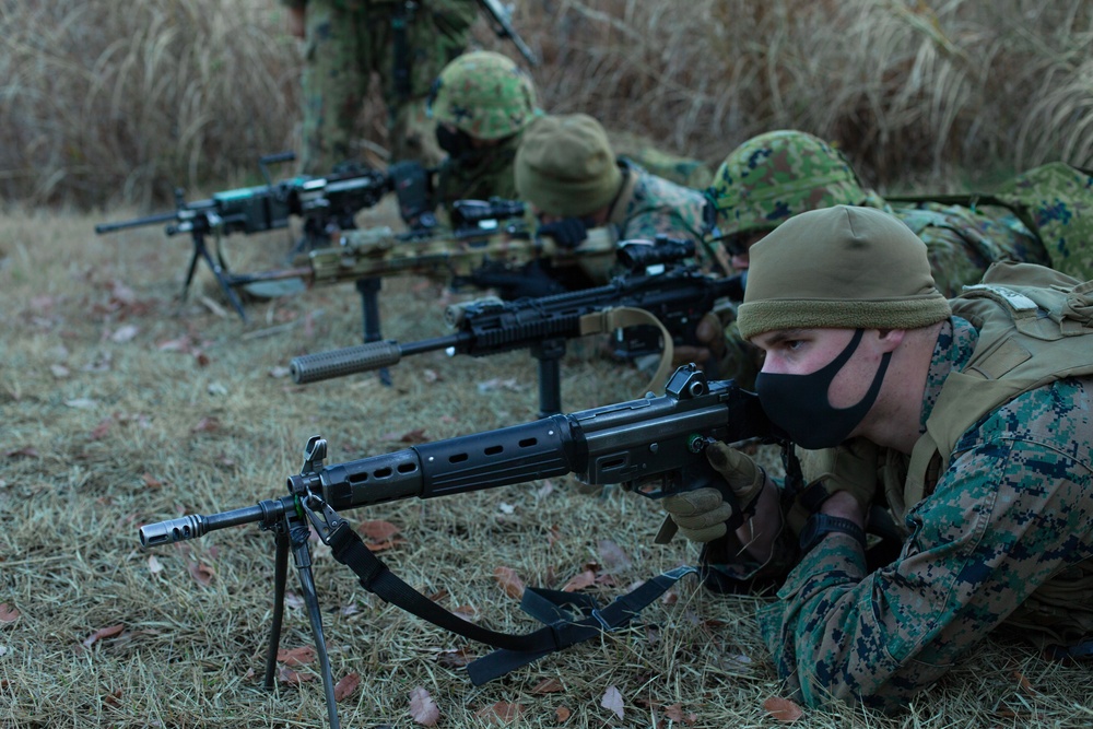 3/8 and JGSDF troops exchange patrol and infiltration tactics