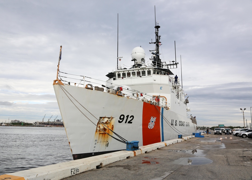 Coast Guard Cutter Legare offload in Miami
