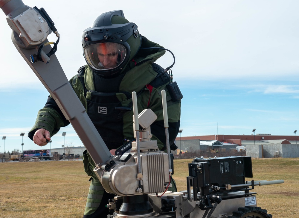 Nebraska Guard EOD techs conduct IED training