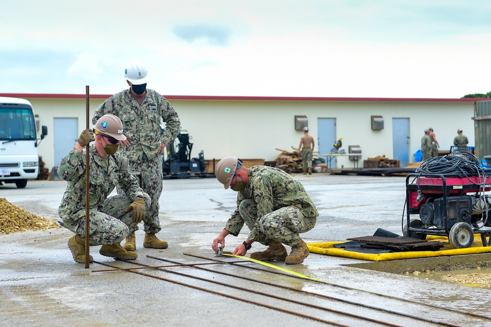 30NCR Commander Visits NMCB-3 Project Sites