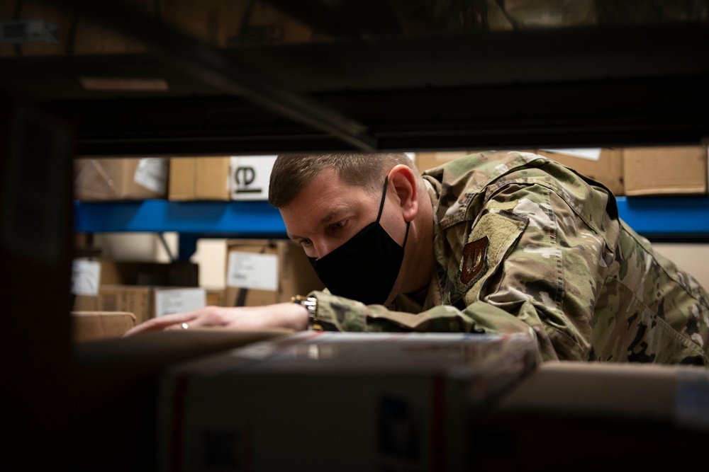 Volunteers help Pathfinder Postal Team tackle holiday packages
