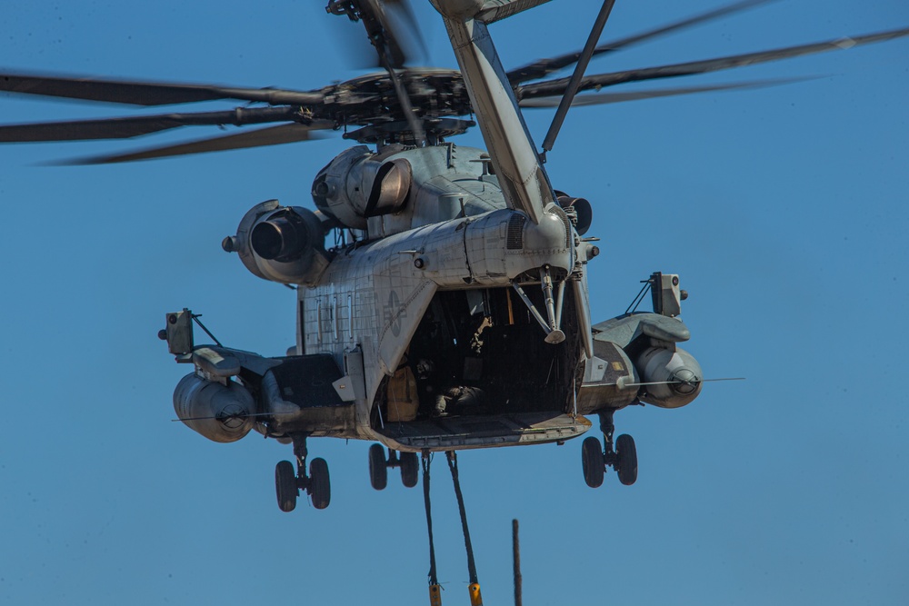 HMH-463 and VMU-3 conduct external lifts to refine expeditionary hub-and-spoke concept