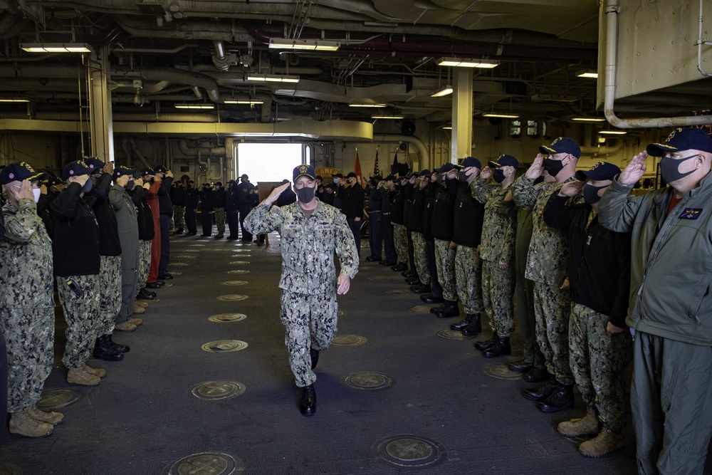 Capt. Kenneth Ward relieves Capt. Luke Frost as USS America commanding officer