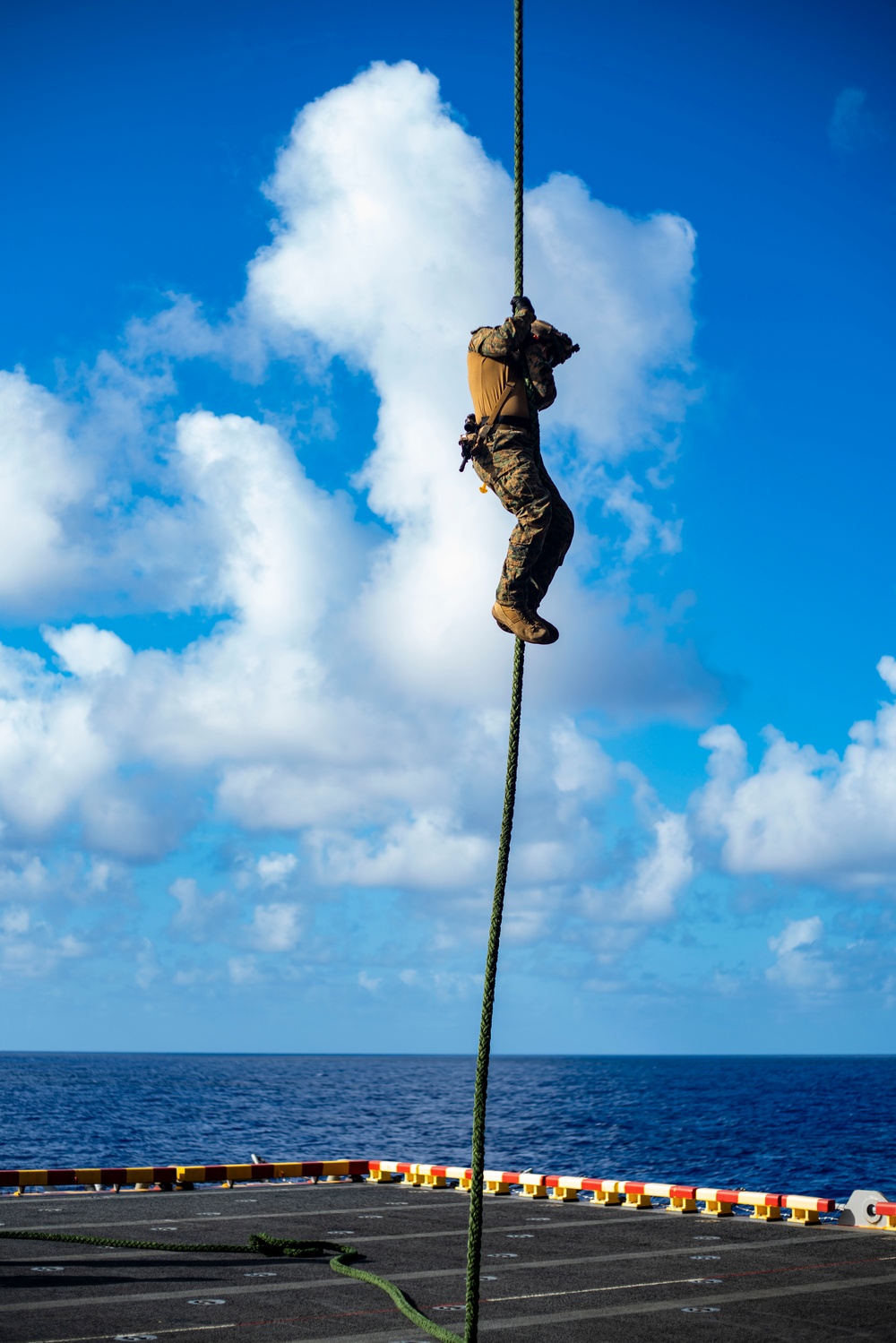 DVIDS - Images - 15th MEU Marines, Sailors conduct fast-rope training ...