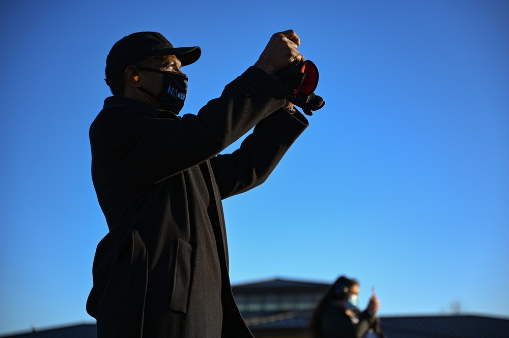 Hampton Mayor attends F22 Demo Team practice