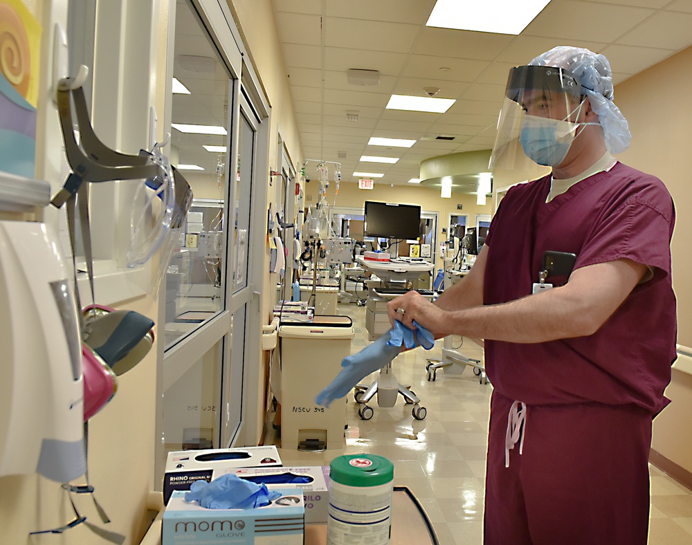 Doctors and nurses from 59th Medical Wing work at University Medical center of El Paso