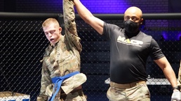 2CR Soldiers face off during Fight Night