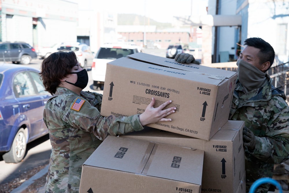 Arizona Guard stocks food at Williams Food Bank