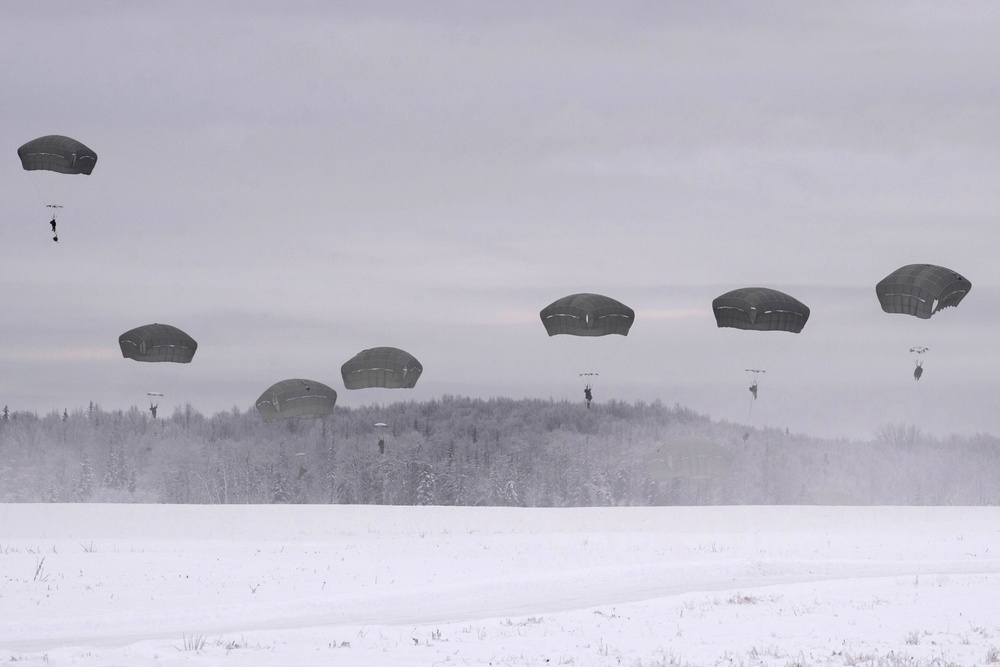 '3 Geronimo' paratroopers jump onto frozen drop zone
