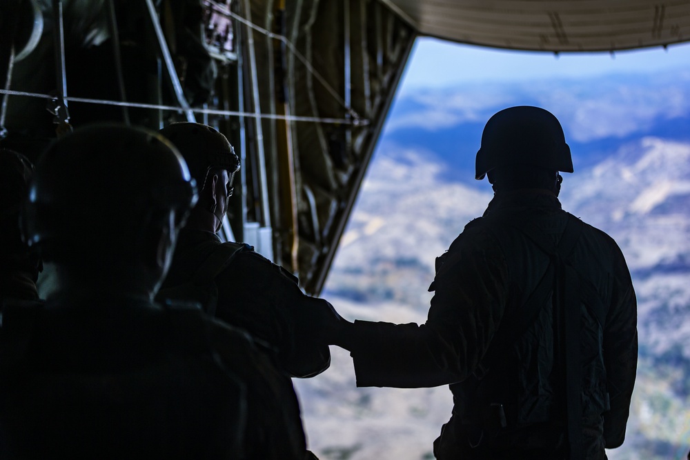 Parachute operations: Pendleton Marines jump out perfectly good airplane