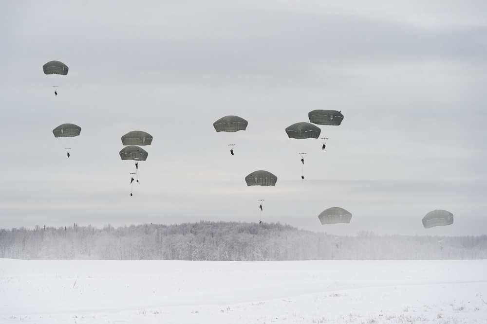 Marines give Spartan paratroopers a lift