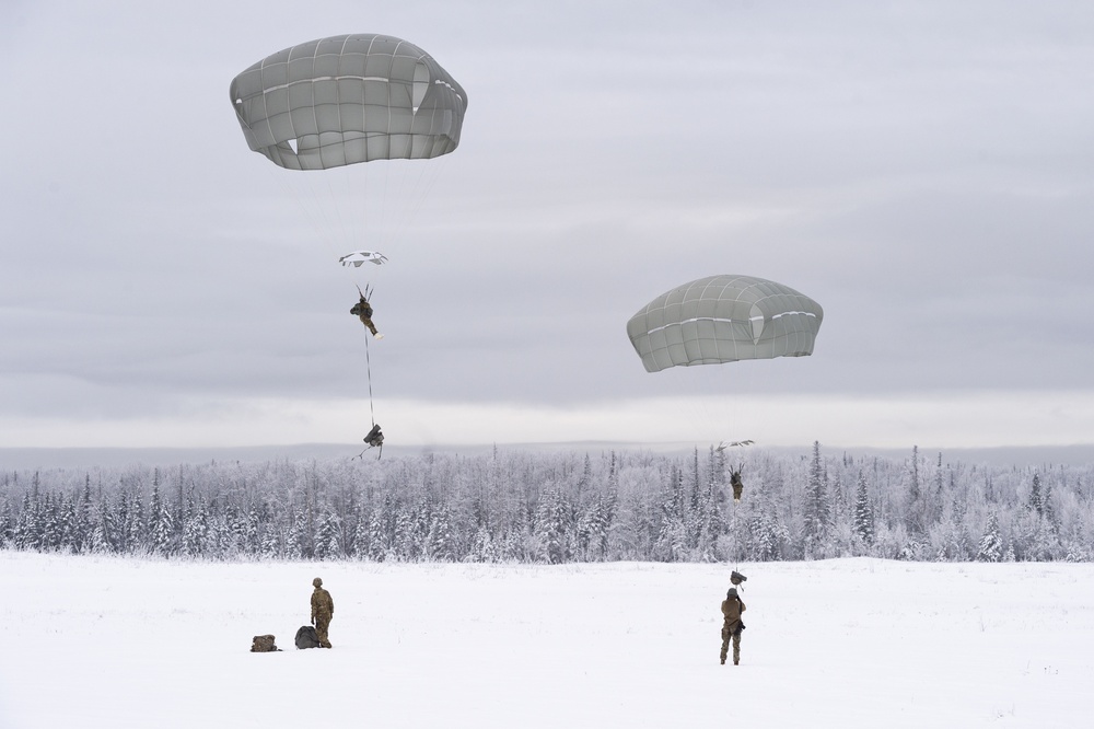 Marines give Spartan paratroopers a lift