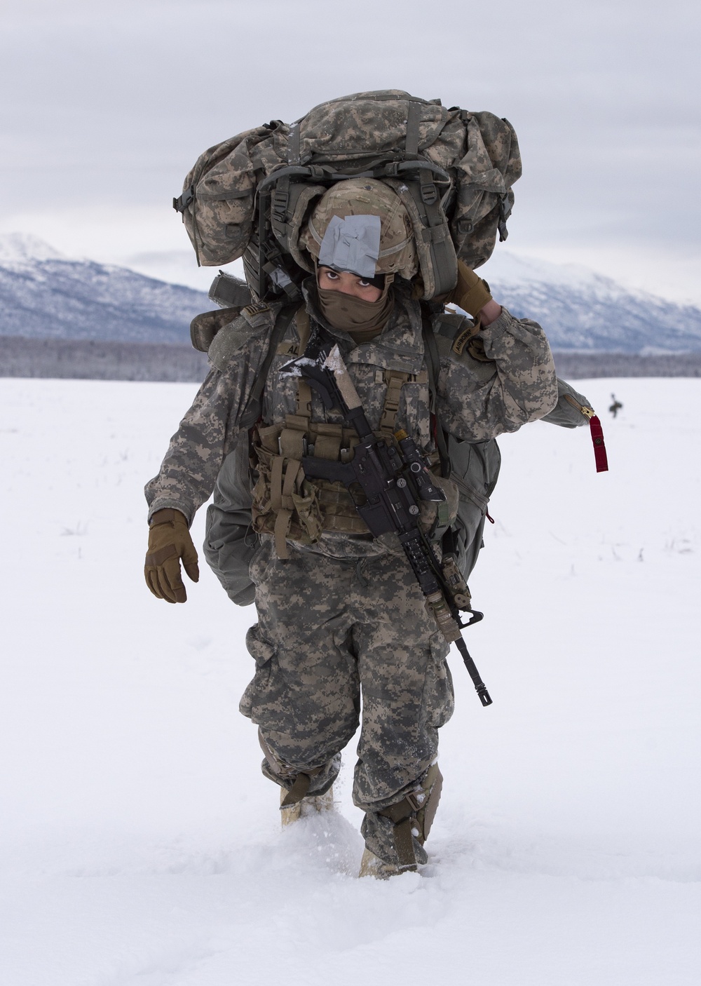 DVIDS - Images - Marines give Spartan paratroopers a lift [Image 14 of 14]