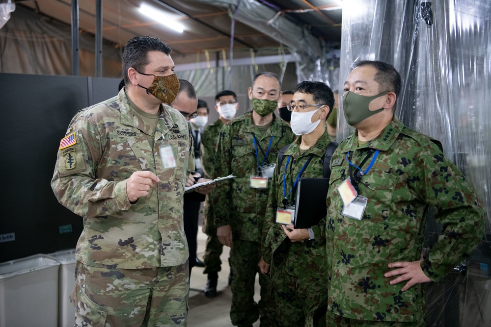 JGSDF Chief of Staff visits YS79