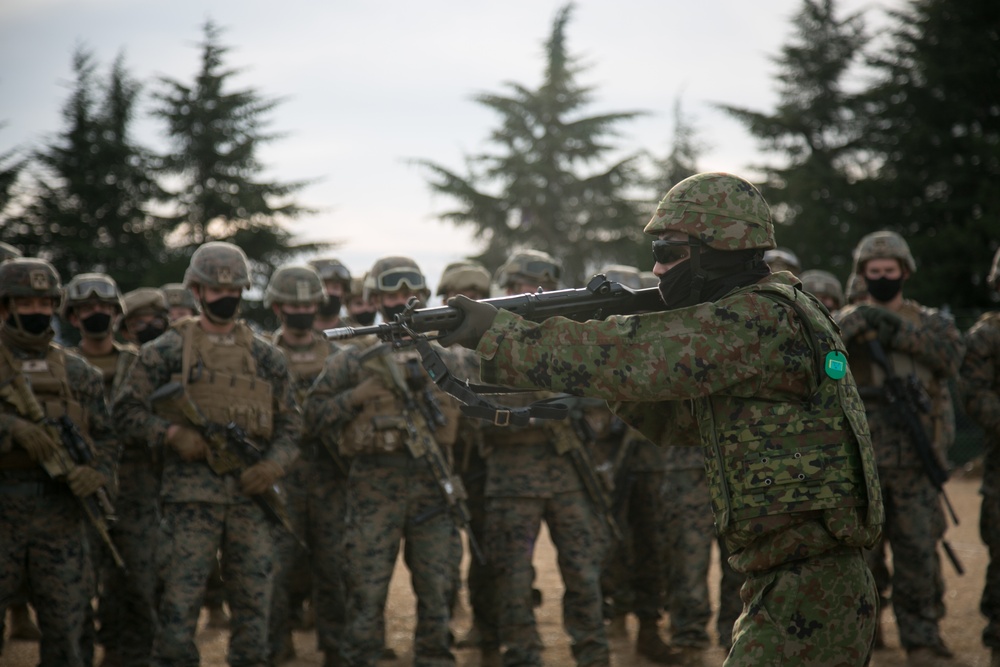 Forest Light: JGSDF’s 30th Infantry Regiment, 3/8 share fighting techniques