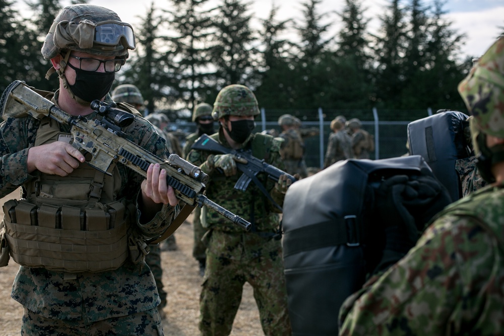 Forest Light: JGSDF’s 30th Infantry Regiment, 3/8 share fighting techniques