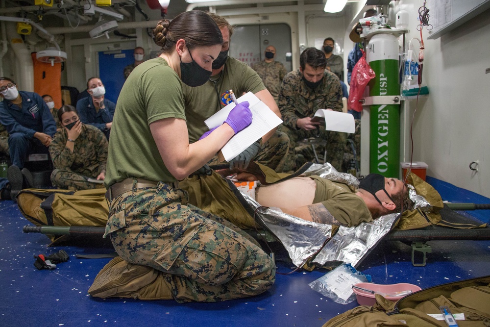 15th MEU corpsmen demonstrate Valkyrie emergency whole blood transfusion training aboard USS Makin Island