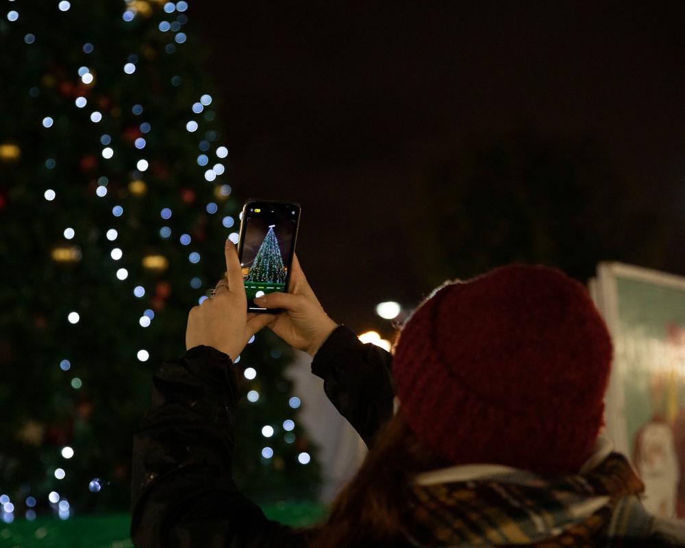 NSA Naples Celebrates the Holidays With Tree Lighting