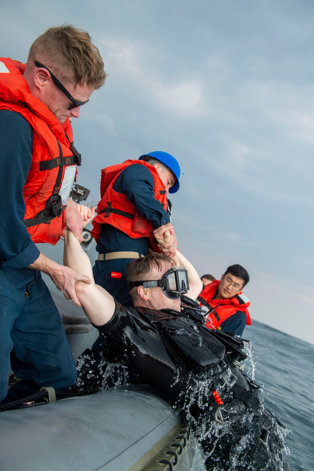 USS John Paul Jones Sailors Conduct Search and Rescue Swimmer Training