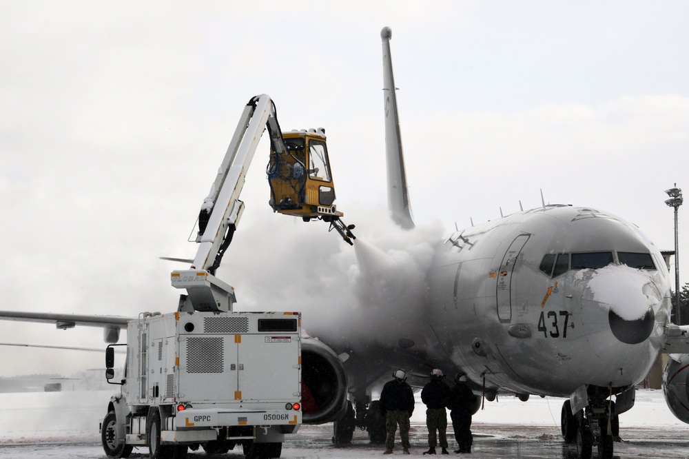 VP-8 De-ices P-8A Poseidon