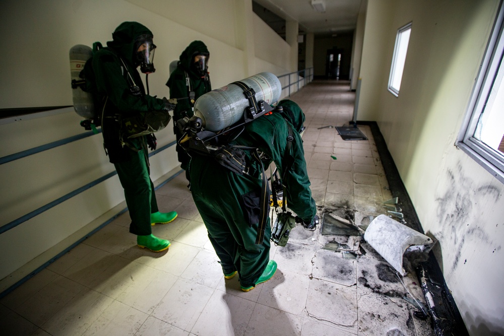 1st MAW CBRN Conducts Hazardous Environment Training