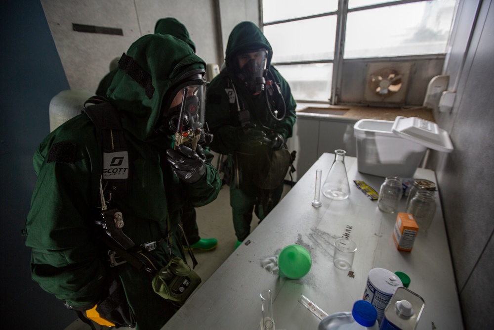 1st MAW CBRN Conducts Hazardous Environment Training