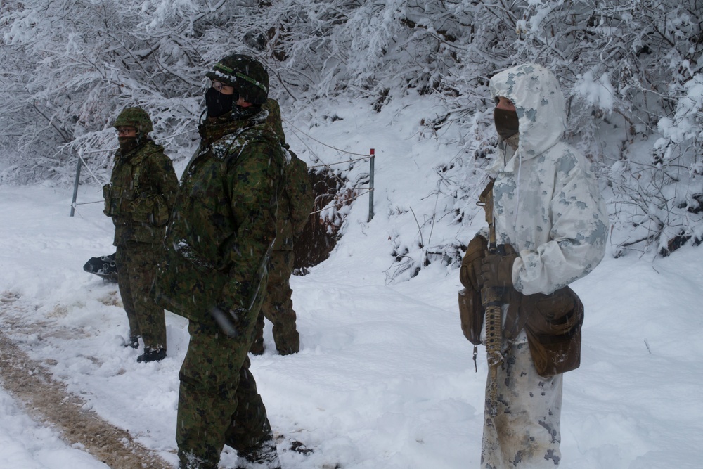 3/8 and JGSDF Troops set up defenses together