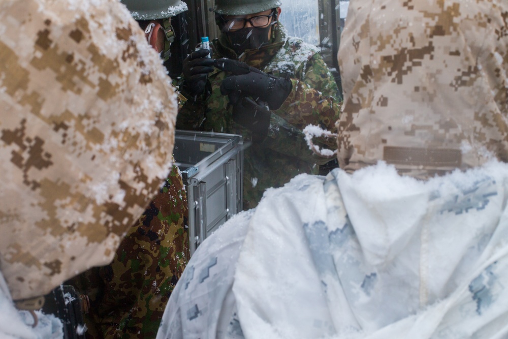 3/8 and JGSDF Troops set up defenses together