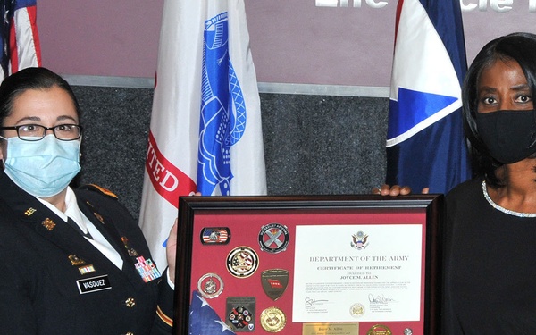 Retiring TACOM SGS receives shadowbox
