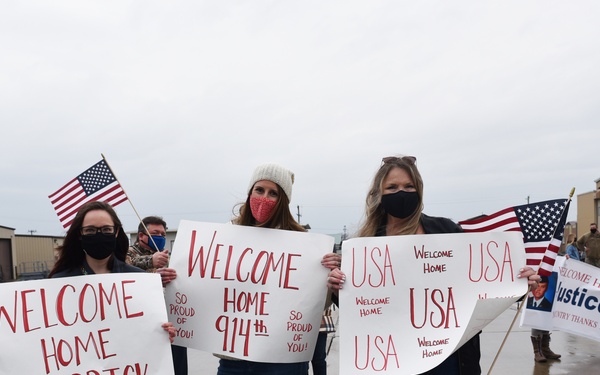 914TH AIRMEN RETURN HOME FROM FIRST KC-135 MISSION DEPLOYMENT