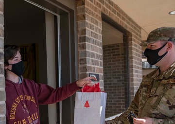 97 AMW Leaders deliver cookies to Airmen