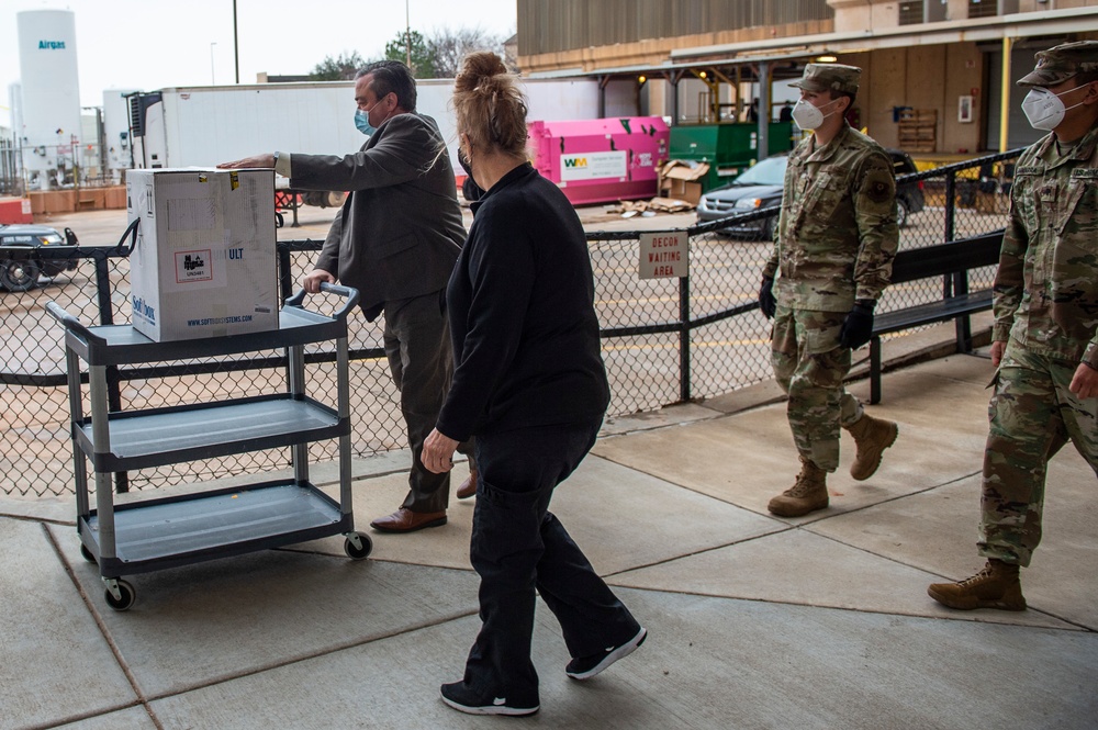 Oklahoma National Guard assist in COVID vaccine distribution