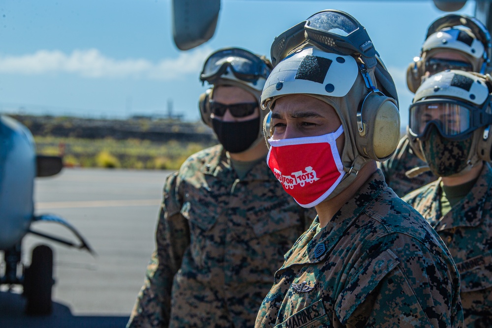 VMM-268 &amp; 4th Recon: Kona Toys for Tots delivery