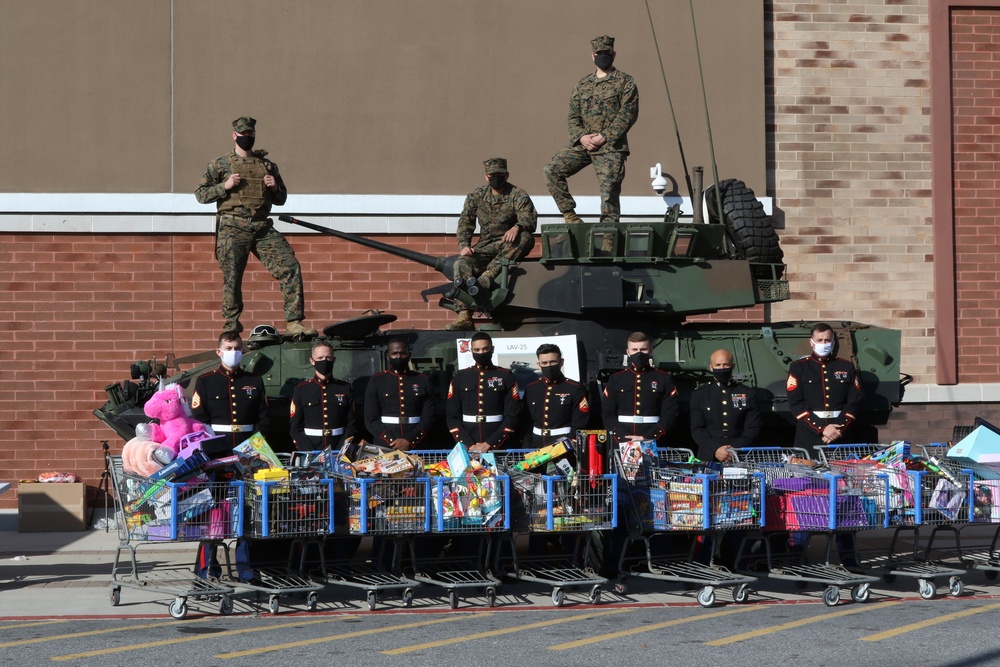 Reserve Marines support Toys for Tots in Frederick