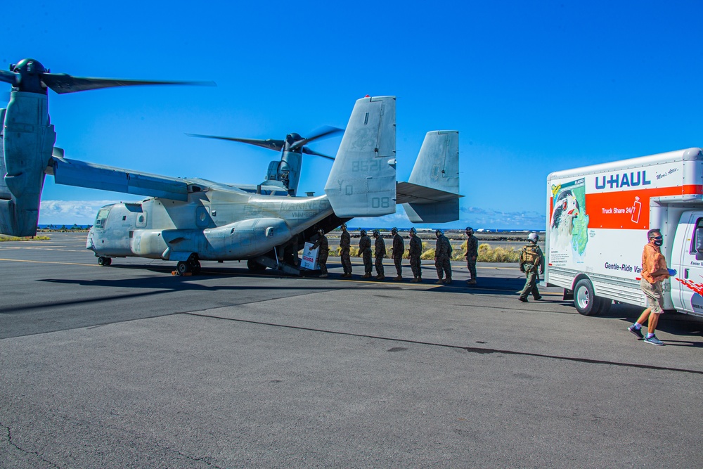 VMM-268 &amp; 4th Recon: Kona Toys for Tots delivery