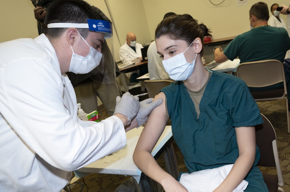 Walter Reed Doctor Receives COVID-19 Vaccination