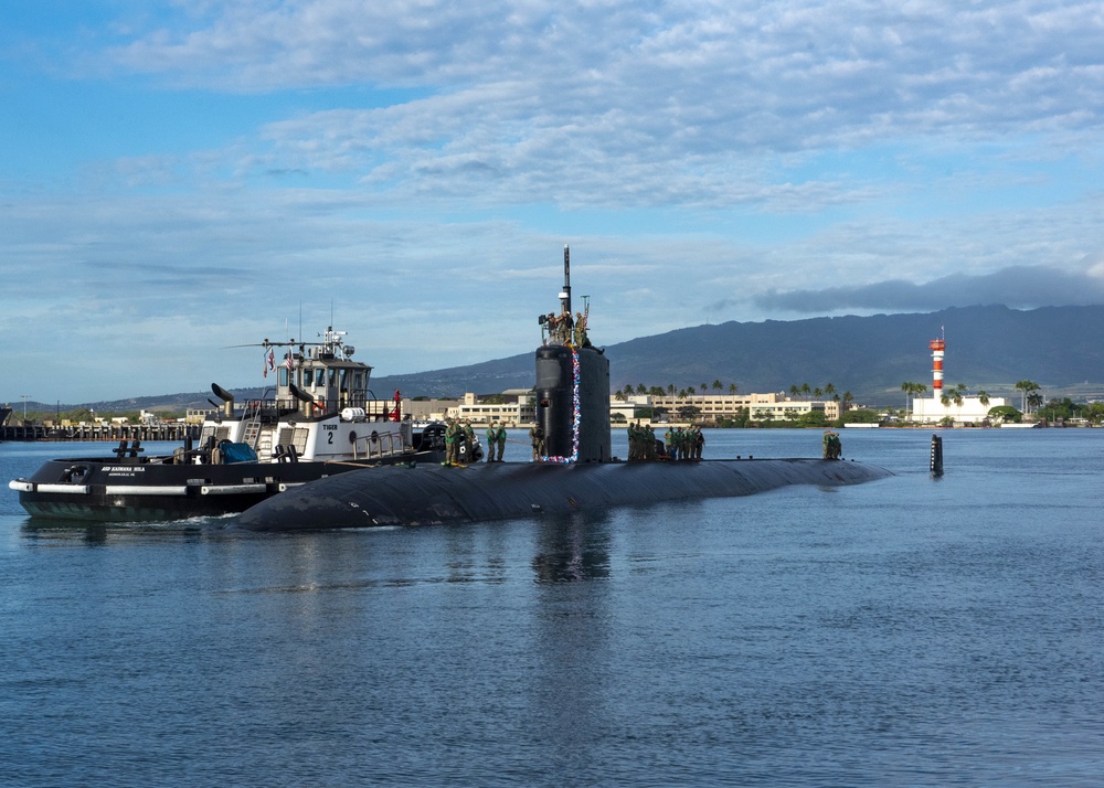 USS Topeka Arrives in Hawaii for Change of Homeport