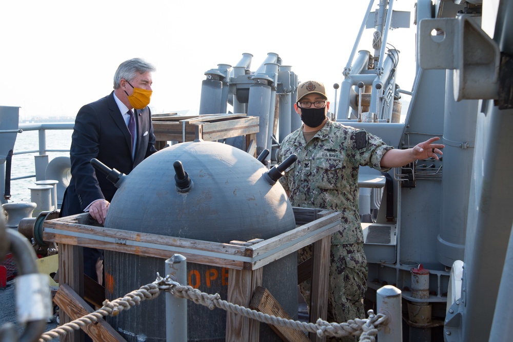 Secretary of the Navy visits NSA Bahrain