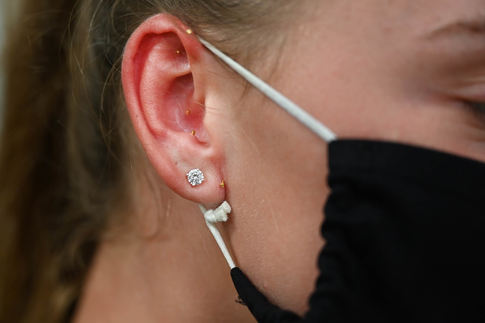 CJTF-HOA surgeon trains Soldiers on Battlefield Acupuncture