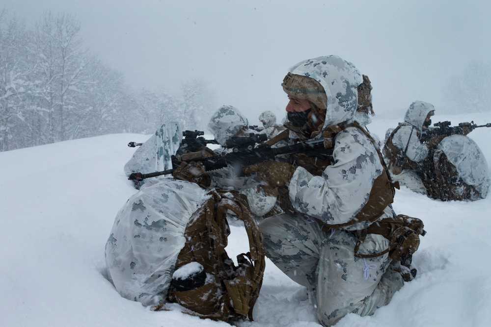 3/8 and JGSDF set up a perimeter in extreme cold weather