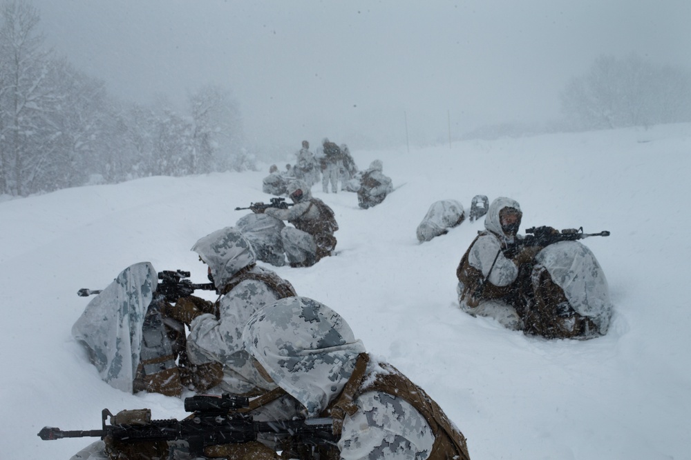 3/8 and JGSDF set up a perimeter in extreme cold weather