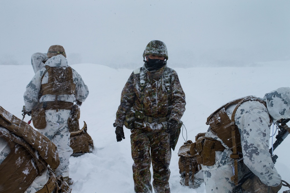 3/8 and JGSDF set up a perimeter in extreme cold weather